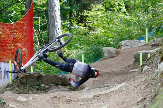TRENTO, ITALY - AUGUST 28: Igor Franek from Poland crash on his final training before the Uci Mountainbike World Championship, WM, Weltmeisterschaft - Women and Men Elite Downhill qualifications at Val di Sole on August 28, 2026 in Trento, Italy. Trento Val di Sole Trento Italy Copyright: xJustPictures.ch FrancescoxMinghettix jp-en-EuSpIm-JP6_FRM_UCIWC_WMNDH_28_Aug_000152