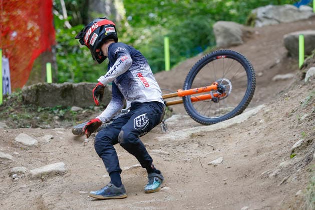TRENTO, ITALY - AUGUST 28: Igor Franek from Poland crash on his final training before the Uci Mountainbike World Championship, WM, Weltmeisterschaft - Women and Men Elite Downhill qualifications at Val di Sole on August 28, 2026 in Trento, Italy. Trento Val di Sole Trento Italy Copyright: xJustPictures.ch FrancescoxMinghettix jp-en-EuSpIm-JP6_FRM_UCIWC_WMNDH_28_Aug_000154
