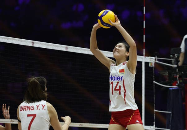 (260828) -- TIANJIN, Aug. 28, 2026 -- Xie Shengyu (R) of China competes during the quarterfinal match between China and Vietnam at AVC Women s Volleyball Continental Championship in Tianjin, China, Aug. 28, 2026. ) (SP)CHINA-TIANJIN-VOLLEYBALL-AVC WOMEN S CONTINENTAL CHAMPIONSHIP-CHN VS VIE (CN) SunxFanyue 