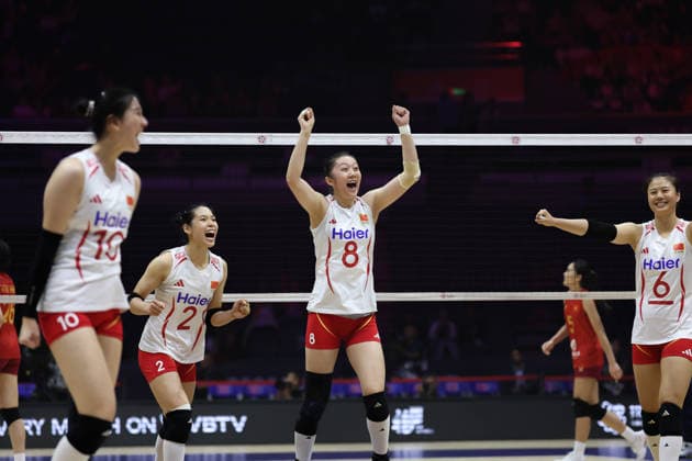 (260828) -- TIANJIN, Aug. 28, 2026 -- Players of China celebrate scoring during the quarterfinal match between China and Vietnam at AVC Women s Volleyball Continental Championship in Tianjin, China, Aug. 28, 2026. ) (SP)CHINA-TIANJIN-VOLLEYBALL-AVC WOMEN S CONTINENTAL CHAMPIONSHIP-CHN VS VIE (CN) SunxFanyue 