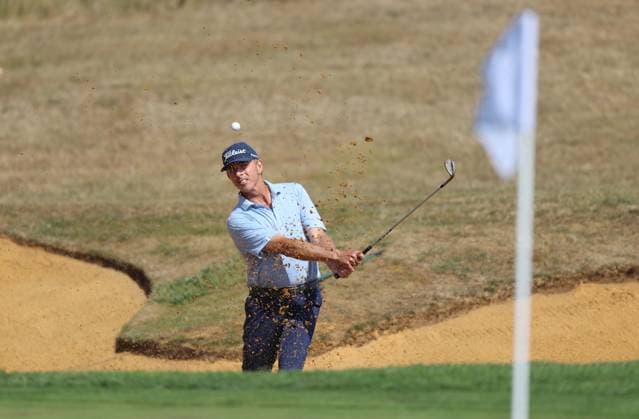 Legends Tour - Staysure English Legends Golf Tournament Day 1 KENT, ENGLAND, AUGUST 28: Soren Hansen of Denmark plays out of a bunker on the 18th hole during Day 1 of the Staysure English Legends Golf tournament event on The Staysure Legends Tour at Chart Hills Golf Course, Kent on 28 August. (Photo by Daniel Weir) Kent Chart Hills Golf Course United Kingdom Copyright: xDanielxWeir SportsxPressxPhotox Sportspressphoto_SPR217940