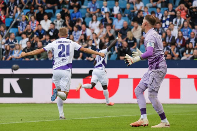 28.08.2026, xgrfx, Fussball 2.Bundesliga, VfL Bochum - VfL Osnabrück v.l. Tor, Ismail Badjie zum 1:0 (VfL Osnabrück) (DFL DFB REGULATIONS PROHIBIT ANY USE OF PHOTOGRAPHS as IMAGE SEQUENCES and or QUASI-VIDEO) Bochum *** August 28, 2026, xgrfx, Soccer 2. Bundesliga, VfL Bochum vs. VfL Osnabrück, goal, Ismail Badjie scores the 1–0 for VfL Osnabrück. DFL and DFB regulations prohibit any use of photographs as image sequences and or quasi-video. Bochum