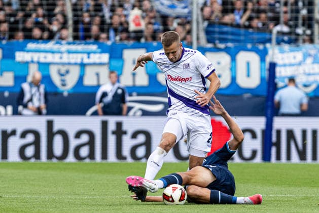 2.Fußball Bundesliga: VfL Bochum 1848 - VfL Osnabrück; 28.08.2026 Adrian Beck (VfL Osnabrück, 21), Tom Meyer (VfL Bochum 1848, 34) 2.Fußball Bundesliga: VfL Bochum 1848 - VfL Osnabrück; Ruhrstadion, Bochum; 28.08.2026 DFL regulations prohibit any use of photographs as image sequences and or quasi video. *** 2 German Bundesliga VfL Bochum 1848 vs. VfL Osnabrück August 28, 2026 Adrian Beck (VfL Osnabrück), 21, Tom Meyer (VfL Bochum 1848), 34 2 German Bundesliga VfL Bochum 1848 vs. VfL Osnabrück Ruhrstadion, Bochum August 28, 2026 DFL regulations prohibit any use of photographs as image sequences and or quasi-video Copyright: xBEAUTIFULxSPORTS Buriakovx