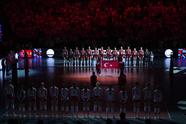 Turkiye v Poland - CEV EuroVolley 2026 ISTANBUL, TURKIYE - AUGUST 28: Turkiye s players sing national anthem ahead of the 2026 CEV Women s European Volleyball Championship final Pool A match between Turkiye and Poland at Sinan Erdem Sports Hall in Istanbul, Turkiye, on August 28, 2026. Bunyamin Celik Anadolu Istanbul Turkey. Editorial use only. Please get in touch for any other usage.  Copyright: x2026xAnadoluxBunyaminxCelikx