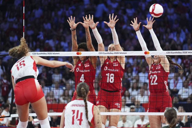 Turkiye v Poland - CEV EuroVolley 2026 ISTANBUL, TURKIYE - AUGUST 28: Turkiye s Melissa Teresa Vargas (4) and Zehra Gunes (18) in action against Poland s Martyna Czyrnianska (15) during the 2026 CEV Women s European Volleyball Championship final Pool A match between Turkiye and Poland at Sinan Erdem Sports Hall in Istanbul, Turkiye, on August 28, 2026. Bunyamin Celik Anadolu Istanbul Turkey. Editorial use only. Please get in touch for any other usage.  Copyright: x2026xAnadoluxBunyaminxCelikx
