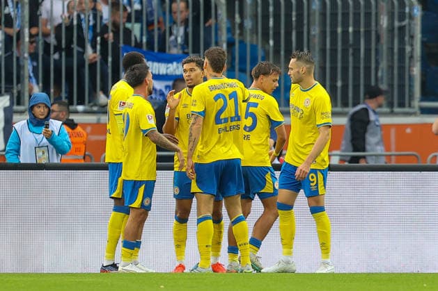 28.08.2026, xtgx Fussball - 2.Bundesliga Eintracht Braunschweig - Hertha BSC Berlin emspor, v.l. Jubel nach dem 2:0 durch Yann Sturm (Braunschweig, 7) (DFL DFB REGULATIONS PROHIBIT ANY USE OF PHOTOGRAPHS as IMAGE SEQUENCES and or QUASI-VIDEO) Braunschweig *** August 28, 2026, xtgx Soccer 2. Bundesliga Eintracht Braunschweig Hertha BSC Berlin emspor, from left: Celebrations after Yann Sturm s 2-0 goal for Braunschweig, 7 DFL and DFB regulations prohibit any use of photographs as image sequences and or quasi-video Braunschweig