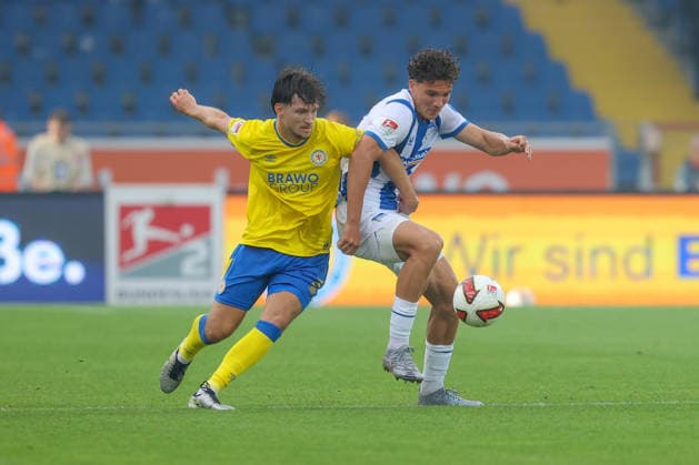 28.08.2026, xtgx Fussball - 2.Bundesliga Eintracht Braunschweig - Hertha BSC Berlin emspor, v.l. Noah Katterbach (Braunschweig, 3), Soufian Gouram (Hertha, 33) Zweikampf, Duell, Kampf, tackle (DFL DFB REGULATIONS PROHIBIT ANY USE OF PHOTOGRAPHS as IMAGE SEQUENCES and or QUASI-VIDEO) Braunschweig *** August 28, 2026, xtgx Soccer 2. Bundesliga Eintracht Braunschweig vs. Hertha BSC Berlin, from left: Noah Katterbach (Braunschweig), 3, Soufian Gouram (Hertha), 33 Tackle, duel, battle, DFL DFB REGULATIONS PROHIBIT ANY USE OF PHOTOGRAPHS as IMAGE SEQUENCES and or QUASI-VIDEO Braunschweig