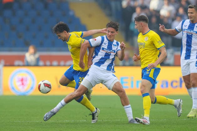 28.08.2026, xtgx Fussball - 2.Bundesliga Eintracht Braunschweig - Hertha BSC Berlin emspor, v.l. Noah Katterbach (Braunschweig, 3), Soufian Gouram (Hertha, 33) Zweikampf, Duell, Kampf, tackle (DFL DFB REGULATIONS PROHIBIT ANY USE OF PHOTOGRAPHS as IMAGE SEQUENCES and or QUASI-VIDEO) Braunschweig *** August 28, 2026, xtgx Soccer 2. Bundesliga Eintracht Braunschweig vs. Hertha BSC Berlin, from left: Noah Katterbach (Braunschweig), 3, Soufian Gouram (Hertha), 33 Tackle, duel, battle, DFL DFB REGULATIONS PROHIBIT ANY USE OF PHOTOGRAPHS as IMAGE SEQUENCES and or QUASI-VIDEO Braunschweig