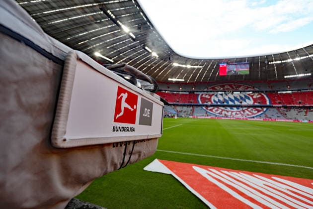 TV , Kamera , Kameraman , FC Bayern München-VfB Stuttgart , Bundesliga , , Fußball , in der Allianz Arena Stadion in München , Bayern , Deutschland . August 28 , 2026 . Photo by: Davide Elias IPA Photo Pressefoto DENL Copyright: xDavidexEliasx