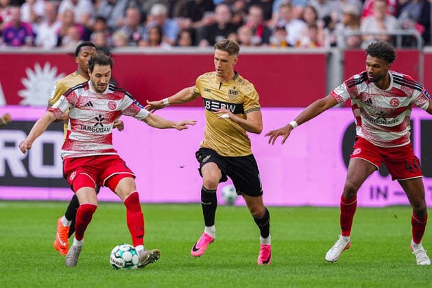 28.08.2026, xydrx, Fußball, 3.Liga, Fortuna Düsseldorf - VfB Stuttgart II, Saison 2026 2027, Merkur Spiel-Arena: Oliver Roelke (VfB Stuttgart II, 11) im Zweikampf gegen Marcel Benger (Fortuna Duesseldorf, 16) und Elias Egouli (Fortuna Duesseldorf, 44) DFB regulations prohibit any use of photographs as image sequences and or quasi-video. Copyright: HMBxMedia YannisxDreimann