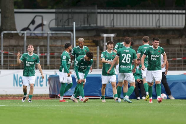 28.08.2026, Herren, Fussball, Saison 2026 2027, Regionalliga Bayern, 6. Spieltag: 1. FC Schweinfurt 1905 - SpVgg Greuther Fuerth II Torjubel nach dem 1:0 durch Philipp Hack ( 7, 1. FC Schweinfurt 1905, links) Schweinfurt Sachs-Stadion Bayern Deutschland