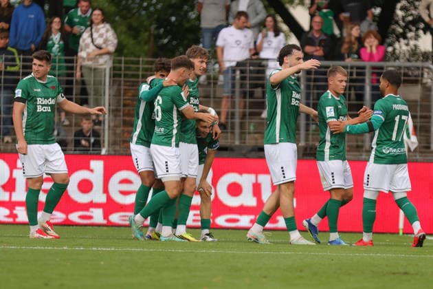 28.08.2026, Fußball, Herren, Saison 2026 2027, Regionalliga Bayern, 6. Spieltag: FC Schweinfurt 05 - SpVgg Greuther Fürth II Schweinfurt feiert das 1:0 durch Philipp Hack (FC Schweinfurt 05, 07) Schweinfurt Riedel-Bau-Arena im Sachs-Stadio Bayern Unterfranken Deutschland