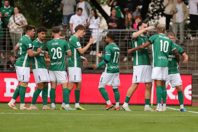 28.08.2026, Fußball, Herren, Saison 2026 2027, Regionalliga Bayern, 6. Spieltag: FC Schweinfurt 05 - SpVgg Greuther Fürth II Schweinfurt feiert das 1:0 durch Philipp Hack (FC Schweinfurt 05, 07) Schweinfurt Riedel-Bau-Arena im Sachs-Stadio Bayern Unterfranken Deutschland