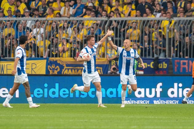 Deutschland: Fussball 2. Bundesliga, 3. Spieltag 2026 2027, Eintracht Braunschweig - Hertha BSC am 28.08.2026 in Braunschweig (Eintracht-Stadion): Tor zum 2:1 Jon Dagur Thorsteinsson (Hertha BSC, 24) Jubel, Freude, Torjubel, Emotionen *** German Soccer 2. Bundesliga, Matchday 3, 2026–2027, Eintracht Braunschweig vs. Hertha BSC on August 28, 2026, at Eintracht Stadium in Braunschweig; 2-1 goal by Jon Dagur Thorsteinsson (Hertha BSC), age 24; celebration, joy, goal celebration, emotions Copyright: xSvenxHeidmannx
