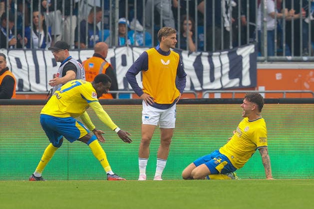 28.08.2026, xtgx Fussball - 2.Bundesliga Eintracht Braunschweig - Hertha BSC Berlin emspor, v.l. Jubel nach dem 2:0 durch Kevin Ehlers (Braunschweig, 21) (DFL DFB REGULATIONS PROHIBIT ANY USE OF PHOTOGRAPHS as IMAGE SEQUENCES and or QUASI-VIDEO) Braunschweig *** August 28, 2026, xtgx Soccer 2. Bundesliga Eintracht Braunschweig Hertha BSC Berlin emspor, from left: Celebration after Kevin Ehlers 2–0 goal for Braunschweig, 21 DFL and DFB regulations prohibit any use of photographs as image sequences and or quasi-video Braunschweig