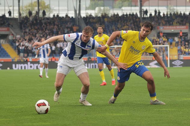 Julian Eitschberger (Hertha BSC Berlin), Max Marie (Eintracht Braunschweig) Fussball, Herren, Saison 2026 2027 2.BL, Eintracht Stadion, Eintracht Braunschweig gegen Hertha BSC Berlin DFL REGULATIONS PROHIBIT ANY USE OF PHOTOGRAPHS AS IMAGE SEQUENCES AND OR QUASI-VIDEO. *** Julian Eitschberger, Hertha BSC Berlin; Max Marie, Eintracht Braunschweig Soccer, Men s, 2026–2027 Season, 2. Bundesliga, Eintracht Stadium, Eintracht Braunschweig vs. Hertha BSC Berlin. DFL regulations prohibit any use of photographs as image sequences and or quasi-video.