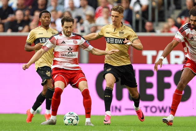 Marcel Benger (Fortuna Duesseldorf) und Oliver Roelke (VfB Stuttgart II) im Zweikampf waehrend des Spiels der 3. Liga zwischen Fortuna Duesseldorf und VfB Stuttgart II, Merkur Spiel-Arena am 28. August 2026 in Duesseldorf, Deutschland. (Foto von Oliver Kaelke DeFodi Images) +++ Marcel Benger (Fortuna Duesseldorf) und Oliver Roelke (VfB Stuttgart II) battle for the ball during the 3. Liga match between Fortuna Duesseldorf and VfB Stuttgart II at Merkur Spiel-Arena on August 28, 2026 in Dusseldorf, Germany. (Photo by Oliver Kaelke DeFodi Images) DFB DFL REGULATIONS PROHIBIT ANY USE OF PHOTOGRAPHS AS IMAGE SEQUENCES AND OR QUASI-VIDEO. (Photo by Oliver Kaelke DeFodi Images) -