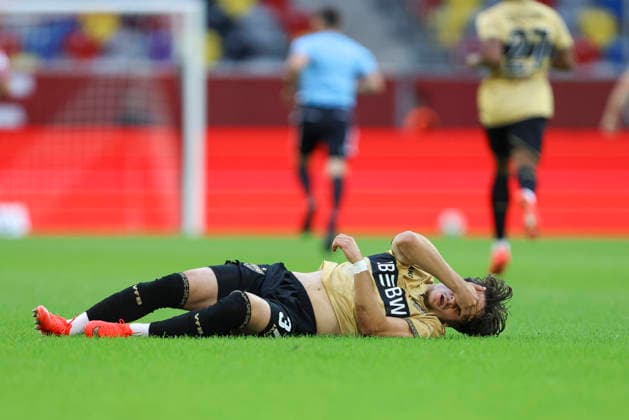 David Preu (VfB Stuttgart II) liegt verletzt am Boden waehrend des Spiels der 3. Liga zwischen Fortuna Duesseldorf und VfB Stuttgart II, Merkur Spiel-Arena am 28. August 2026 in Duesseldorf, Deutschland. (Foto von Oliver Kaelke DeFodi Images) +++ David Preu (VfB Stuttgart II) injured on the ground during the 3. Liga match between Fortuna Duesseldorf and VfB Stuttgart II at Merkur Spiel-Arena on August 28, 2026 in Dusseldorf, Germany. (Photo by Oliver Kaelke DeFodi Images) DFB DFL REGULATIONS PROHIBIT ANY USE OF PHOTOGRAPHS AS IMAGE SEQUENCES AND OR QUASI-VIDEO. (Photo by Oliver Kaelke DeFodi Images) -
