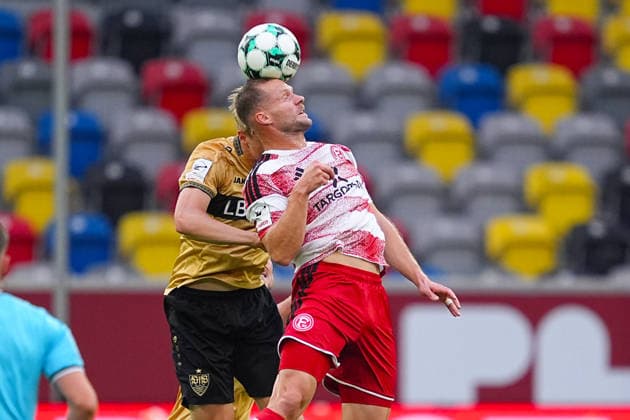 28.08.2026, xydrx, Fußball, 3.Liga, Fortuna Düsseldorf - VfB Stuttgart II, Saison 2026 2027, Merkur Spiel-Arena: Maximilian Herwerth (VfB Stuttgart II, 4) im Zweikampf gegen Eric Hottmann (Fortuna Duesseldorf, 9) DFB regulations prohibit any use of photographs as image sequences and or quasi-video. Copyright: HMBxMedia YannisxDreimann