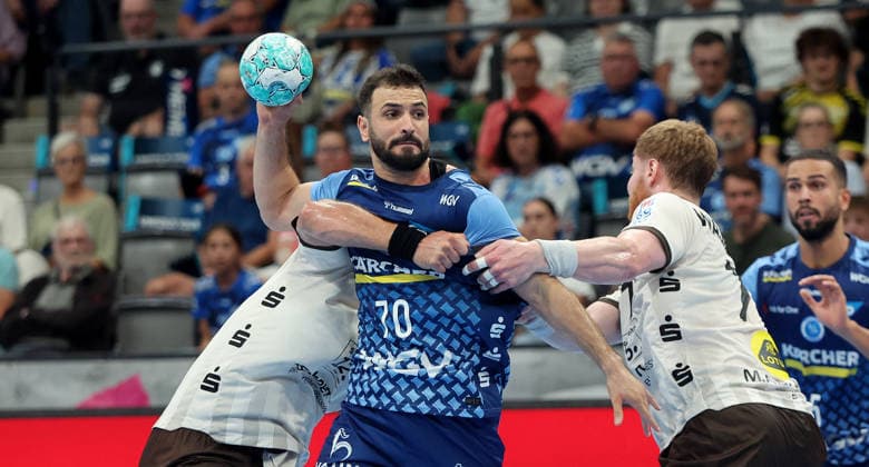 Stuttgart , Handball Opel-HBL , TVB Stuttgart vs. Bergischer HC , mitte: Mohamed Amine Darmoul ( TVB )