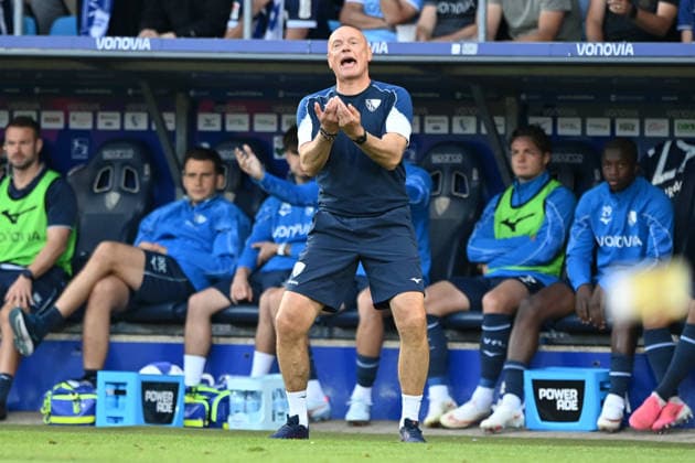 Trainer Uwe ROESLER (Rösler, BO) gibt Anweisungen an seine Spieler,, Gestik, Geste, gestikuliert, Fussball 2. Bundesliga, 3. Spieltag, VfL Bochum (BO) - VfL Osnabrueck (OS) am 28.08.2026 im Vonovia Ruhrstadion Bochum Deutschland. DFL regulations prohibit any use of photographs as image sequences and or quasi-video Â *** Coach Uwe ROESLER (Rösler), BO, gives instructions to his players; gestures, gesturing; soccer, 2. Bundesliga, Matchday 3, VfL Bochum (BO) vs. VfL Osnabrück (OS) on August 28, 2026, at the Vonovia Ruhrstadion in Bochum, Germany. DFL regulations prohibit any use of photographs as image sequences and or quasi-video.