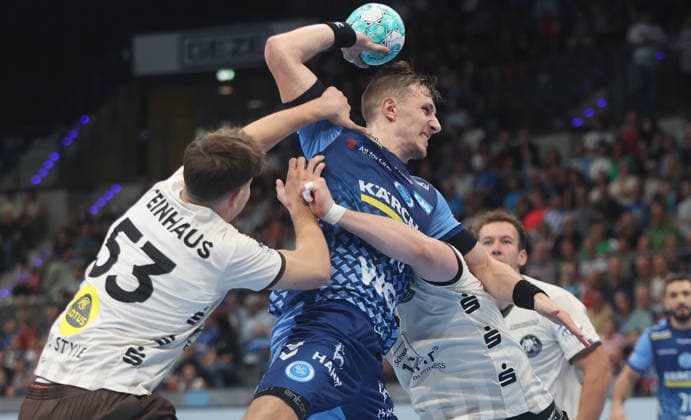 Stuttgart , Handball Opel-HBL , TVB Stuttgart vs. Bergischer HC , Simone Mengon ( TVB )