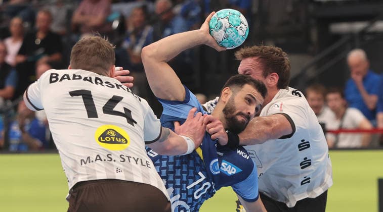 Stuttgart , Handball Opel-HBL , TVB Stuttgart vs. Bergischer HC , mitte: Mohamed Amine Darmoul ( TVB )