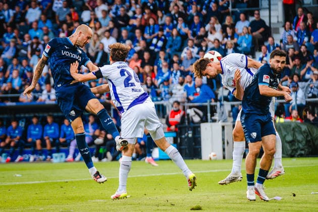 Bochum, Deutschland 28. August 2026: 2. BL - 2026 2027 - Sp. 3 - VfL Bochum 1848 gegen VfL Osnabrück Im Bild: v. li. im Zweikampf Philipp Hofmann (Bochum), Jannik Müller Mueller (Osnabrück), Berkan Taz (Bochum) und Robin Fabinski (Osnabrück) DFL DFB regulations prohibit any use of photographs as image sequences and or quasi-video. Vonovia Ruhrstadion Nordrhein Westfalen *** Bochum, Germany, August 28, 2026, 2. Bundesliga 2026–2027, Matchday 3: VfL Bochum 1848 vs. VfL Osnabrück. Pictured, from left, in a tackle: Philipp Hofmann (Bochum), Jannik Müller (Osnabrück), Berkan Taz (Bochum), and Robin Fabinski (Osnabrück). DFL and DFB regulations prohibit any use of photographs as image sequences and or quasi-video. Vonovia Ruhrstadion, North Rhine-Westphalia Copyright: xFotostandx xGraebex