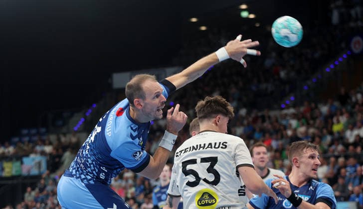 Stuttgart , Handball Opel-HBL , TVB Stuttgart vs. Bergischer HC , links: Kai Häfner ( TVB )