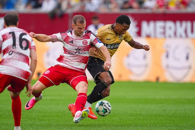 28.08.2026, xydrx, Fußball, 3.Liga, Fortuna Düsseldorf - VfB Stuttgart II, Saison 2026 2027, Merkur Spiel-Arena: Eric Hottmann (Fortuna Duesseldorf, 9) im Zweikampf gegen Jarzinho Malanga (VfB Stuttgart II, 27) DFB regulations prohibit any use of photographs as image sequences and or quasi-video. Copyright: HMBxMedia YannisxDreimann