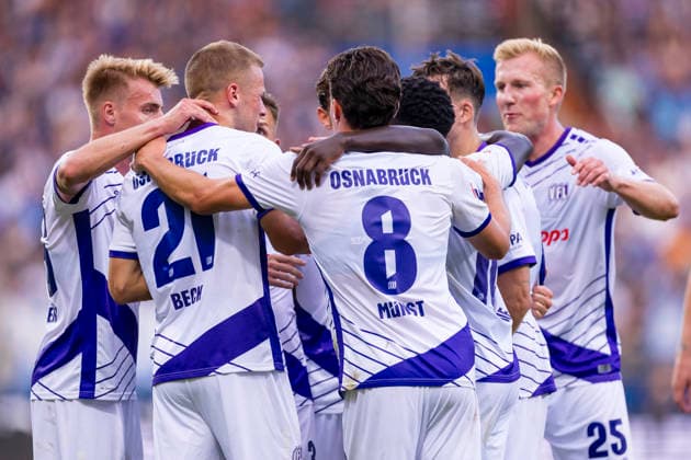 28.08.2026, Fussball, 3. Spieltag der 2. Bundesliga, VfL Bochum 1848 - VfL Osnabrück. Die Spieler des VfL Osnabrück bejubeln das Tor zum 0:2 durch Adrian Beck (VfL Osnabrück). Bochum Vonovia Ruhrstadion NRW Deutschland xRHR-FOTO DEx *** August 28, 2026, Soccer, Matchday 3 of the 2. Bundesliga, VfL Bochum 1848 vs. VfL Osnabrück. The VfL Osnabrück players celebrate Adrian Beck’s goal to make it 0–2. VfL Osnabrück, Bochum, Vonovia Ruhrstadion, North Rhine-Westphalia, Germany. xRHR PHOTO DEx Copyright: DennisxEwert RHR-FOTOx RHR-FOTO DE