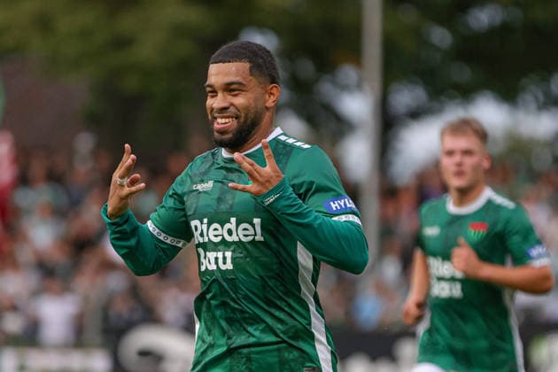 28.08.2026, Fußball, Herren, Saison 2026 2027, Regionalliga Bayern, 6. Spieltag: FC Schweinfurt 05 - SpVgg Greuther Fürth II Torschütze Jason Prodanovic (FC Schweinfurt 05, 17) feiert seinen Treffer zum 2:0 Schweinfurt Riedel-Bau-Arena im Sachs-Stadio Bayern Unterfranken Deutschland