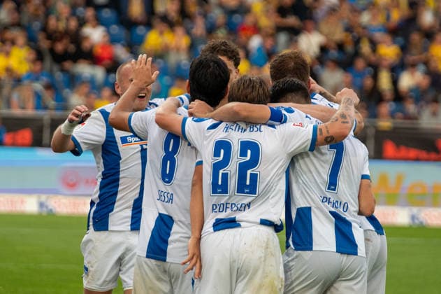 Deutschland: Fussball 2. Bundesliga, 3. Spieltag 2026 2027, Eintracht Braunschweig - Hertha BSC am 28.08.2026 in Braunschweig (Eintracht-Stadion): Tor zum 2:3 Eigentor Kevin Ehlers (Eintracht Braunschweig, 21) Jubel, Freude, Torjubel, Emotionen *** German Soccer 2. Bundesliga, Matchday 3, 2026–2027, Eintracht Braunschweig vs. Hertha BSC on August 28, 2026, at Eintracht Stadium in Braunschweig; 2–3; own goal by Kevin Ehlers of Eintracht Braunschweig; 21; celebration, joy, goal celebration, emotions Copyright: xSvenxHeidmannx