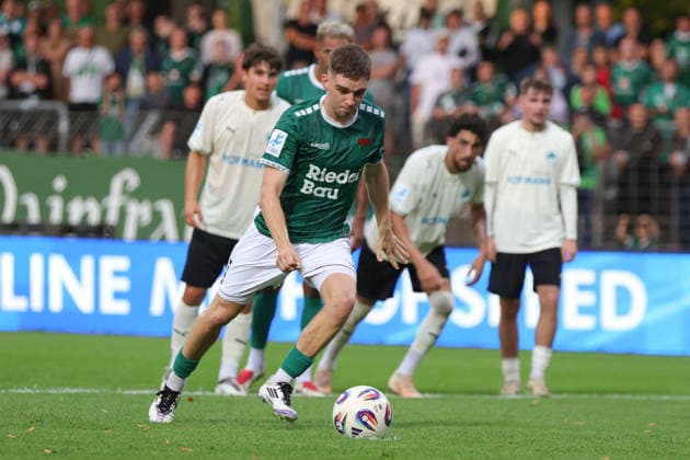 28.08.2026, Fußball, Herren, Saison 2026 2027, Regionalliga Bayern, 6. Spieltag: FC Schweinfurt 05 - SpVgg Greuther Fürth II Philipp Hack (FC Schweinfurt 05, 07) trifft per Elfmeter zum 3:0 Schweinfurt Riedel-Bau-Arena im Sachs-Stadio Bayern Unterfranken Deutschland