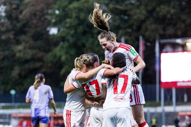 Google Pixel Frauen-Bundesliga, 1. FC Köln - TSG Hoffenheim; 28.08.2026 Jubel zum 1:0 durch Beke Sterner (1. FC Köln, 37), Tor, Torjubel Google Pixel Frauen-Bundesliga, 1. FC Köln - TSG Hoffenheim, Köln, Franz-Kremer-Stadion am 28.08.2026 DFB REGULATIONS PROHIBIT ANY USE OF PHOTOGRAPHS AS IMAGE SEQUENCES AND OR QUASI-VIDEO. *** Google Pixel Women s Bundesliga, 1 FC Köln vs. TSG Hoffenheim, August 28, 2026—Celebration of the 1-0 goal by Beke Sterner of 1 FC Köln, 37, goal, goal celebration—Google Pixel Women s Bundesliga, 1 FC Köln vs. TSG Hoffenheim, Cologne, Franz Kremer Stadium on August 28, 2026. DFB regulations prohibit any use of photographs as image sequences and or quasi-video. Copyright: xBEAUTIFULxSPORTS Wunderlx