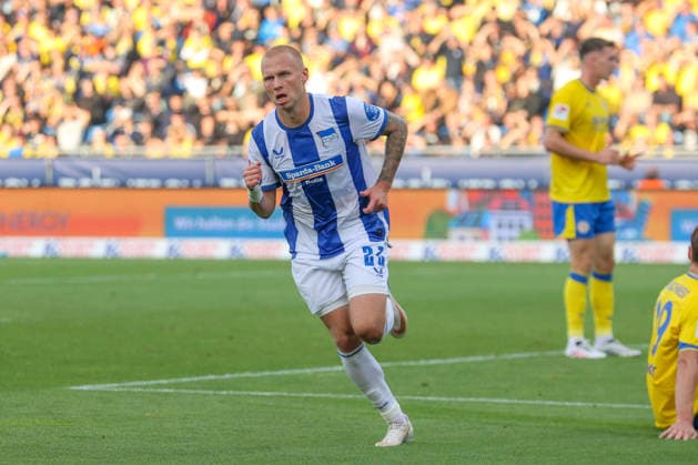 28.08.2026, xtgx Fussball - 2.Bundesliga Eintracht Braunschweig - Hertha BSC Berlin emspor, v.l. Jubel zum 2:1 durch Jon Dgur Thorsteinsson (Hertha, 23) (DFL DFB REGULATIONS PROHIBIT ANY USE OF PHOTOGRAPHS as IMAGE SEQUENCES and or QUASI-VIDEO) Braunschweig *** August 28, 2026, xtgx Soccer 2. Bundesliga Eintracht Braunschweig Hertha BSC Berlin emspor, from left: celebration of the 2-1 goal by Jon Dgur Thorsteinsson (Hertha), 23 DFL and DFB regulations prohibit any use of photographs as image sequences and or quasi-video, Braunschweig