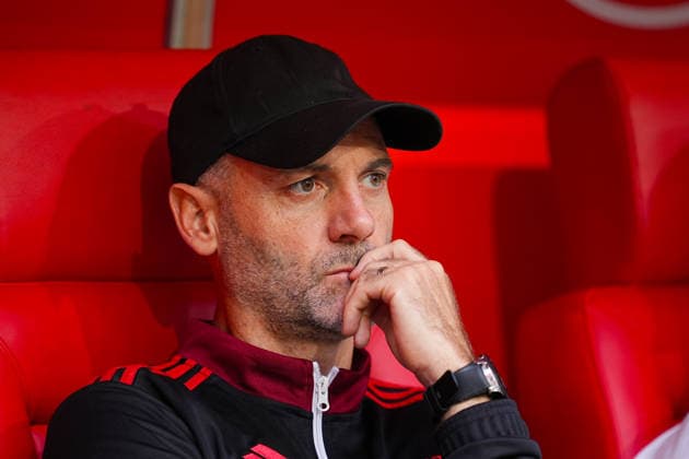 28.08.2026, xydrx, Fußball, 3.Liga, Fortuna Düsseldorf - VfB Stuttgart II, Saison 2026 2027, Merkur Spiel-Arena: Alexander Ende (Cheftrainer Fortuna Duesseldorf) nachdenklich auf der Trainerbank DFB regulations prohibit any use of photographs as image sequences and or quasi-video. Copyright: HMBxMedia YannisxDreimann