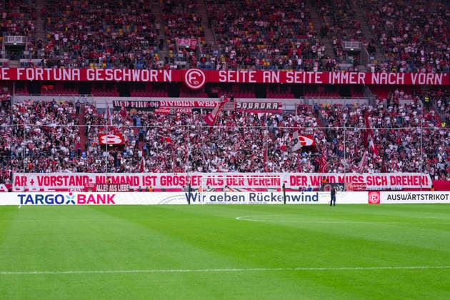 28.08.2026, xydrx, Fußball, 3.Liga, Fortuna Düsseldorf - VfB Stuttgart II, Saison 2026 2027, Merkur Spiel-Arena: Die Fans von Fortuna Duesseldorf vordern mit einem Banner das sich etwas ändern muss. DFB regulations prohibit any use of photographs as image sequences and or quasi-video. Copyright: HMBxMedia YannisxDreimann