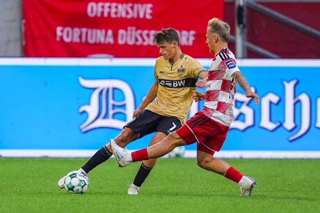 28.08.2026, xydrx, Fußball, 3.Liga, Fortuna Düsseldorf - VfB Stuttgart II, Saison 2026 2027, Merkur Spiel-Arena: Lauri Lukas Penna (VfB Stuttgart II, 7) im Zweikampf gegen Sascha Risch (Fortuna Duesseldorf, 28) DFB regulations prohibit any use of photographs as image sequences and or quasi-video. Copyright: HMBxMedia YannisxDreimann