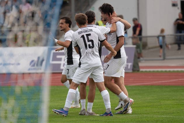 28.08.2026, xhfmx, Fussball Regionalliga Suedwest, SG Barockstadt Fulda-Lehnerz - FSV Frankfurt Der FSV Frankfurt bejubelt das 1:1 durch Filip Pandza (FSV Frankfurt) gegen Fulda. Tor, Goal, Jubel, Celebration Fulda