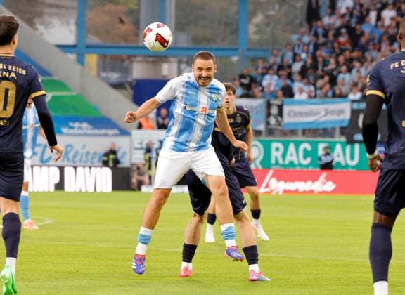CFC vs FC Carl Zeiss Jena 28.08.2026 Chemnitz, eins Stadion- An der Gellertstrasse, Fussball, Regionalliga Nordost 2026 2027, 7. Spieltag, CFC, CFC vs FC Carl Zeiss Jena Andreas Geipl am Ball Chemnitz Sachsen BRD