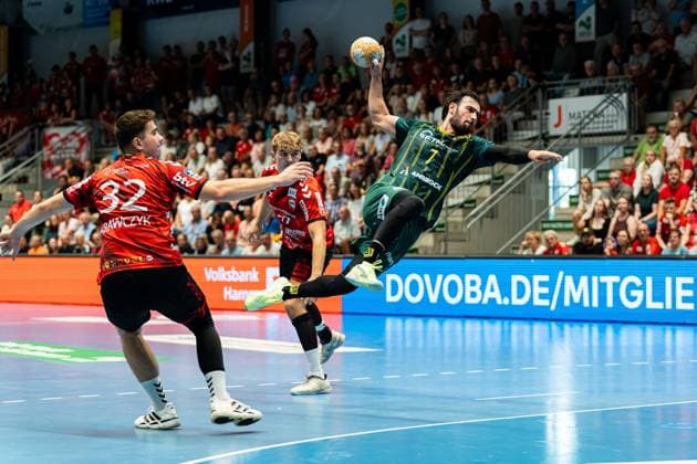 Hamm, Deutschland 28. August 2026: 2. HBL - 2026 2027 - Sp. 1 - ASV Hamm-Westfalen gegen VfL Eintracht Hagen Im Bild: v. li. im Zweikampf Pawel Krawczyk (ASV) und Pouya Norouzinezhad (Hagen) WESTPRESS Arena Nordrhein Westfalen Copyright: xFotostandx xKruczynskix