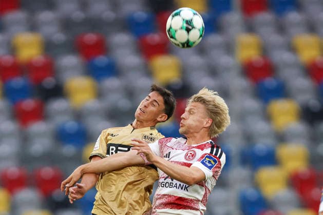 Nicolas Sessa (VfB Stuttgart II) und Andreas Mueller (Fortuna Duesseldorf) im Zweikampf waehrend des Spiels der 3. Liga zwischen Fortuna Duesseldorf und VfB Stuttgart II, Merkur Spiel-Arena am 28. August 2026 in Duesseldorf, Deutschland. (Foto von Oliver Kaelke DeFodi Images) +++ Nicolas Sessa (VfB Stuttgart II) und Andreas Mueller (Fortuna Duesseldorf) battle for the ball during the 3. Liga match between Fortuna Duesseldorf and VfB Stuttgart II at Merkur Spiel-Arena on August 28, 2026 in Dusseldorf, Germany. (Photo by Oliver Kaelke DeFodi Images) DFB DFL REGULATIONS PROHIBIT ANY USE OF PHOTOGRAPHS AS IMAGE SEQUENCES AND OR QUASI-VIDEO. (Photo by Oliver Kaelke DeFodi Images) -