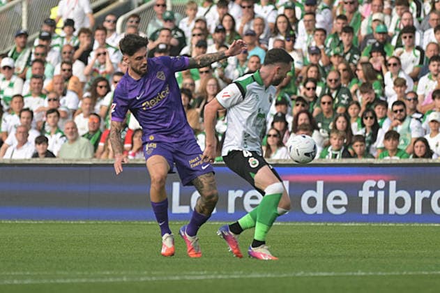 ESP: LaLiga EA Sports Racing Santander v Elche CF Fer Nino of Elche and Manu Hernando of Racing Santander during LaLiga EA Sports between Racing Santander v Elche CF played at Campos de de El Sardinero Stadium in Cantabria on August 28, 2026 in Spain Spain Futbol Copyright: xAgenciaxLOFx