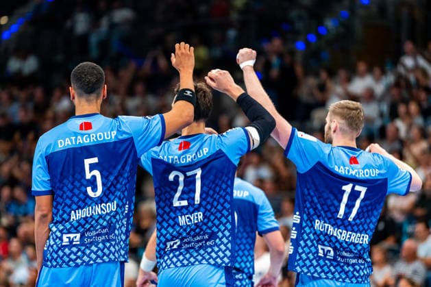 OPEL Handball Bundesliga: TVB Stuttgart vs. Bergischer HC; 28.08.2026 Stuttgart, GERMANY - 28. August 2026: Philipp Ahouansou (TVB Stuttgart, 5), Philipp Meyer (TVB Stuttgart, 27) und Samuel Röthlisberger (TVB Stuttgart, 17) beim Torjubel während dem Match zwischen dem TVB Stuttgart und dem Bergischer HC am 1. Spieltag der OPEL Handball Bundesliga in der Porsche-Arena. Copyright: xBEAUTIFULxSPORTS Steinx