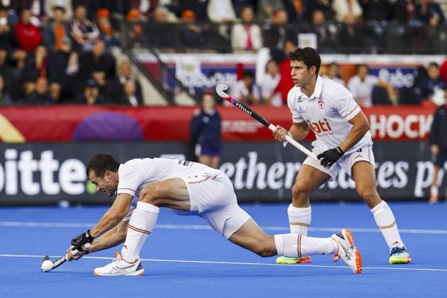 AMSTELVEEN - Pepe Cunill of Spain scores the 1-3 during the semi-final of the Hockey World Cup between the Netherlands and Spain at the Wagener Stadium. BAS CZERWINSKI ANP xVIxANPxSportx xxANPxIVx 566448223 originalFilename: 566448223.jpg