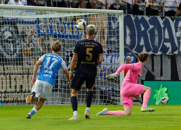 CFC vs FC Carl Zeiss Jena 28.08.2026 Chemnitz, eins Stadion- An der Gellertstrasse, Fussball, Regionalliga Nordost 2026 2027, 7. Spieltag, CFC, CFC vs FC Carl Zeiss Jena vlnr: Maximilian Fesser, Sören- Kurt Reddemann und Marius Liesegang Chemnitz Sachsen BRD