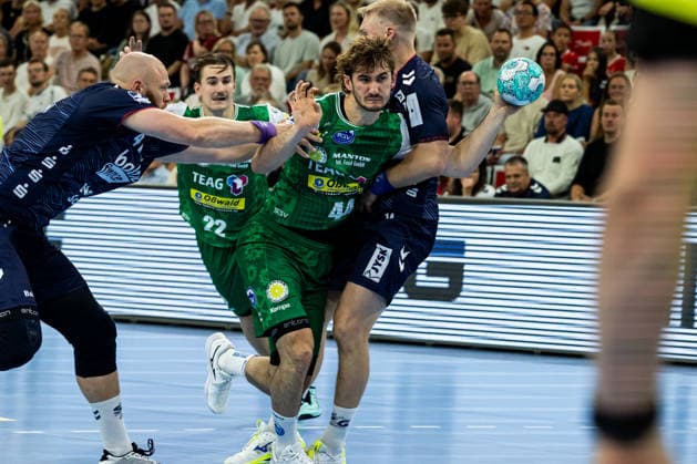 Opel HBL: SG Flensburg-Handewitt vs ThSV Eisenach; 28.08.26 Stephan Seitz (Nr.44, ThSV Eisenach) im Angriff Opel HBL: SG Flensburg-Handewitt vs ThSV Eisenach, GGW Arena am 28.08.26 Copyright: xBEAUTIFULxSPORTS MarioxM.xKobergx
