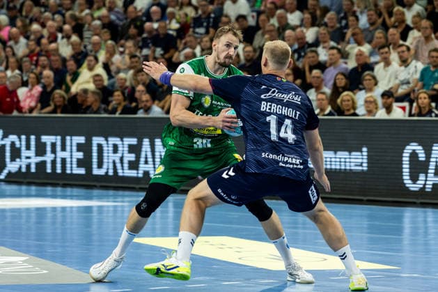 Opel HBL: SG Flensburg-Handewitt vs ThSV Eisenach; 28.08.26 Dominik Solak (Nr.30, ThSV Eisenach) gegen Emil Siersbaek Bergholt (Nr.14, SG Flensburg-Handewitt) Opel HBL: SG Flensburg-Handewitt vs ThSV Eisenach, GGW Arena am 28.08.26 Copyright: xBEAUTIFULxSPORTS MarioxM.xKobergx