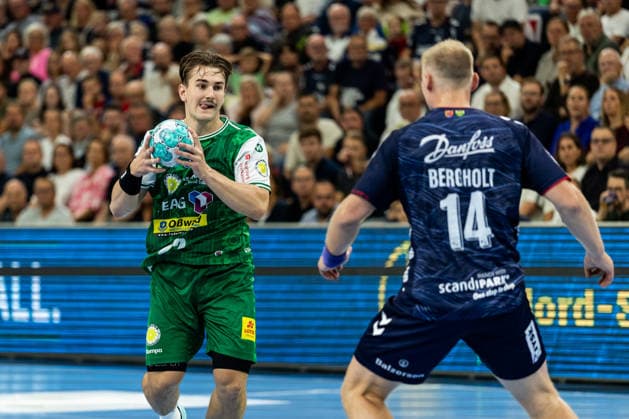 Opel HBL: SG Flensburg-Handewitt vs ThSV Eisenach; 28.08.26 Felix Aellen (Nr.22, ThSV Eisenach) gegen Emil Siersbaek Bergholt (Nr.14, SG Flensburg-Handewitt) Opel HBL: SG Flensburg-Handewitt vs ThSV Eisenach, GGW Arena am 28.08.26 Copyright: xBEAUTIFULxSPORTS MarioxM.xKobergx
